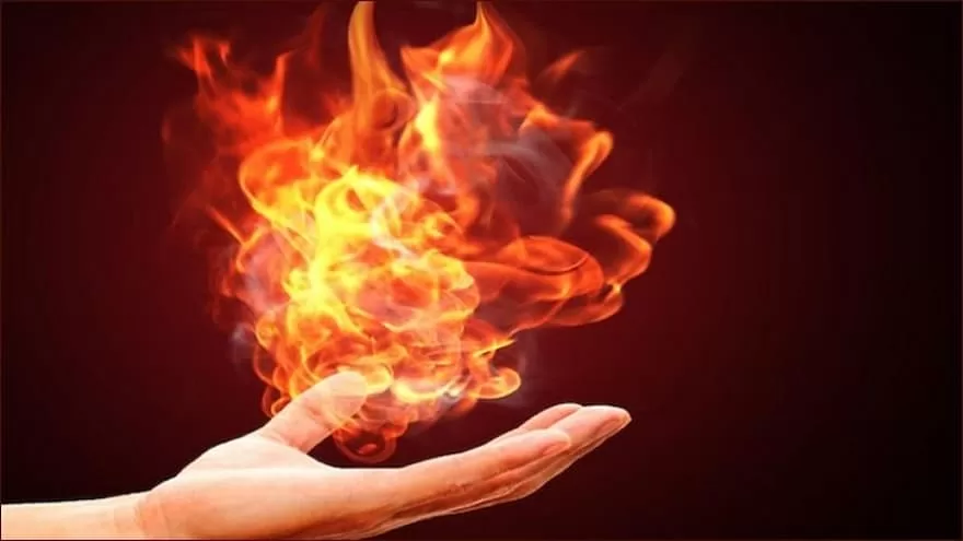 Bình Hút Lộc Cho Người Mệnh Hỏa - Thu Hút May Mắn Và Tài Lộc 9 1 nguoi menh hoa gan lien voi hinh anh ngon lua bung chay va nong nhiet jpg
