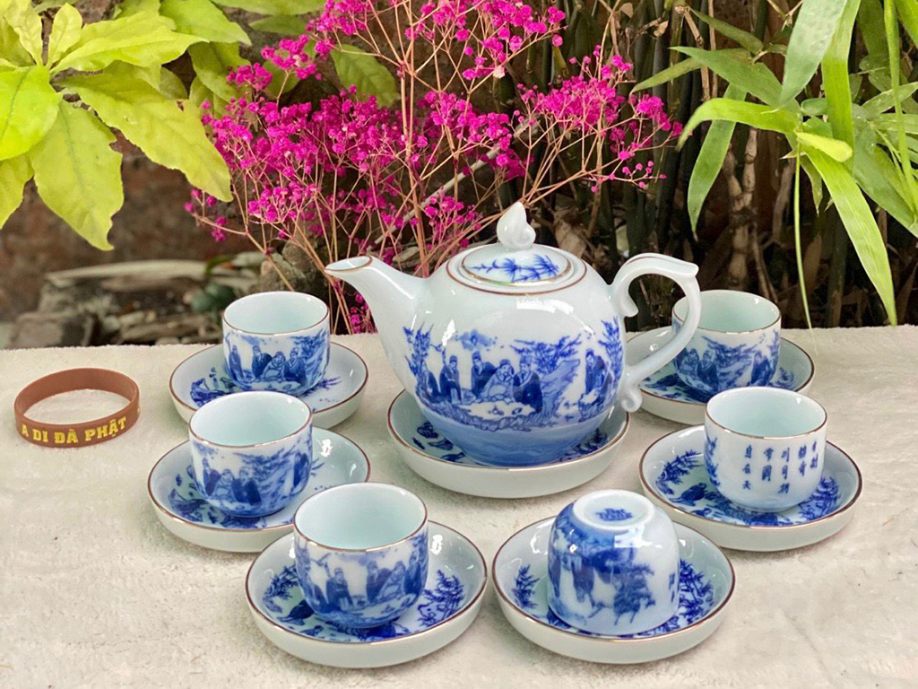 Khám Phá Top 9 Bộ Ấm Chén Trà Đạo Bát Tràng Tinh Tế Cho Người Sành Trà 10 Bộ ấm chén men lam cổ điển