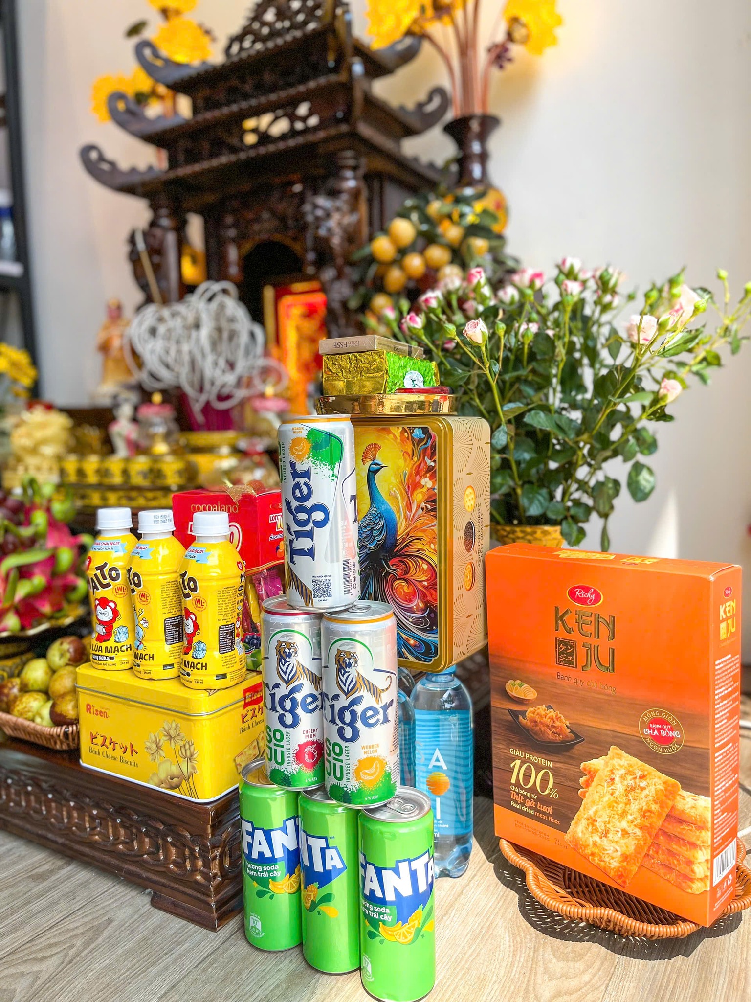 Lập Bàn Thờ Thần Tài Chuẩn Phong Thủy: "Hút" Tài Lộc Về Nhà! 9 chọn và mua đồ bàn thờ thần tài gồm những gì