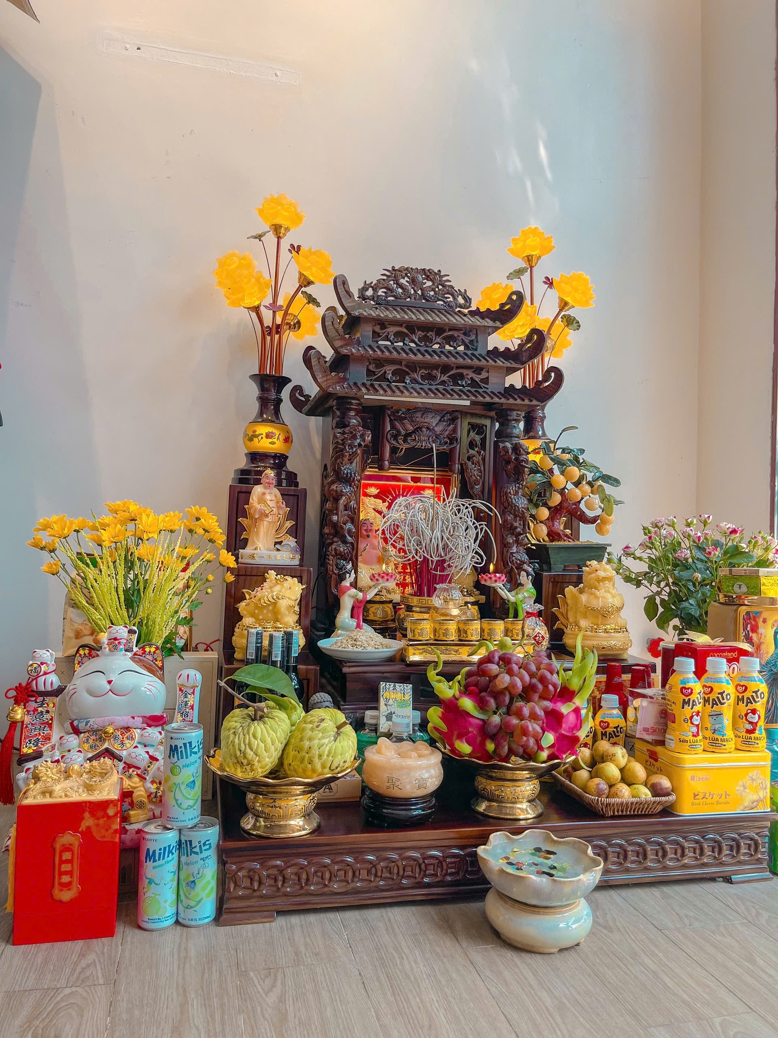 Lập Bàn Thờ Thần Tài Chuẩn Phong Thủy: "Hút" Tài Lộc Về Nhà! 6 cách lập bàn thờ thần tài