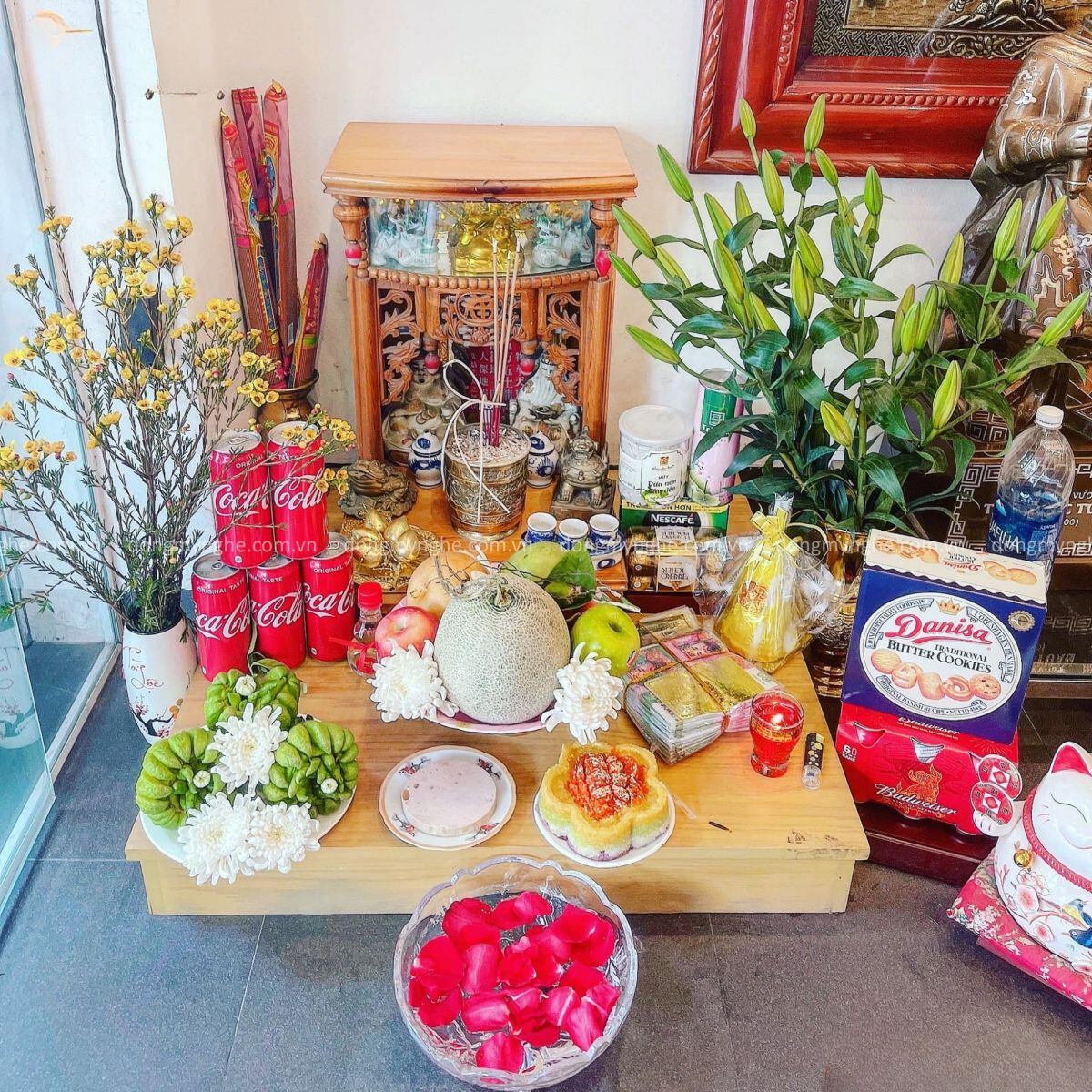 Thần Tài Gõ Cửa Đặt Bàn Thờ Thần Tài Ở Đâu Để Rước Lộc Vào Nhà? 6 ban tho than tai de o dau