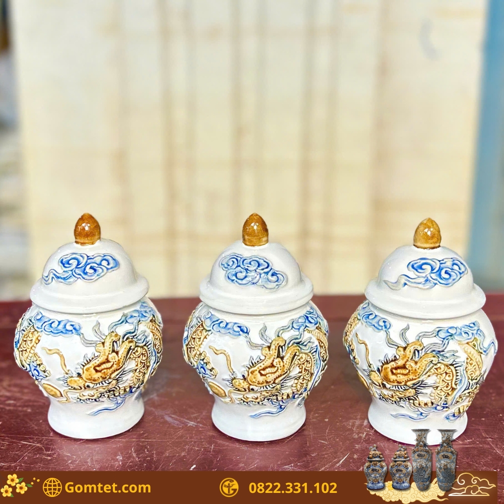 Bàn Thờ Thần Tài Gồm Những Gì? Cẩm Nang Sắm Đồ Thờ Chuẩn Nhất. Mua bộ đồ thờ thần tài gốm sứ ở đâu uy tín?