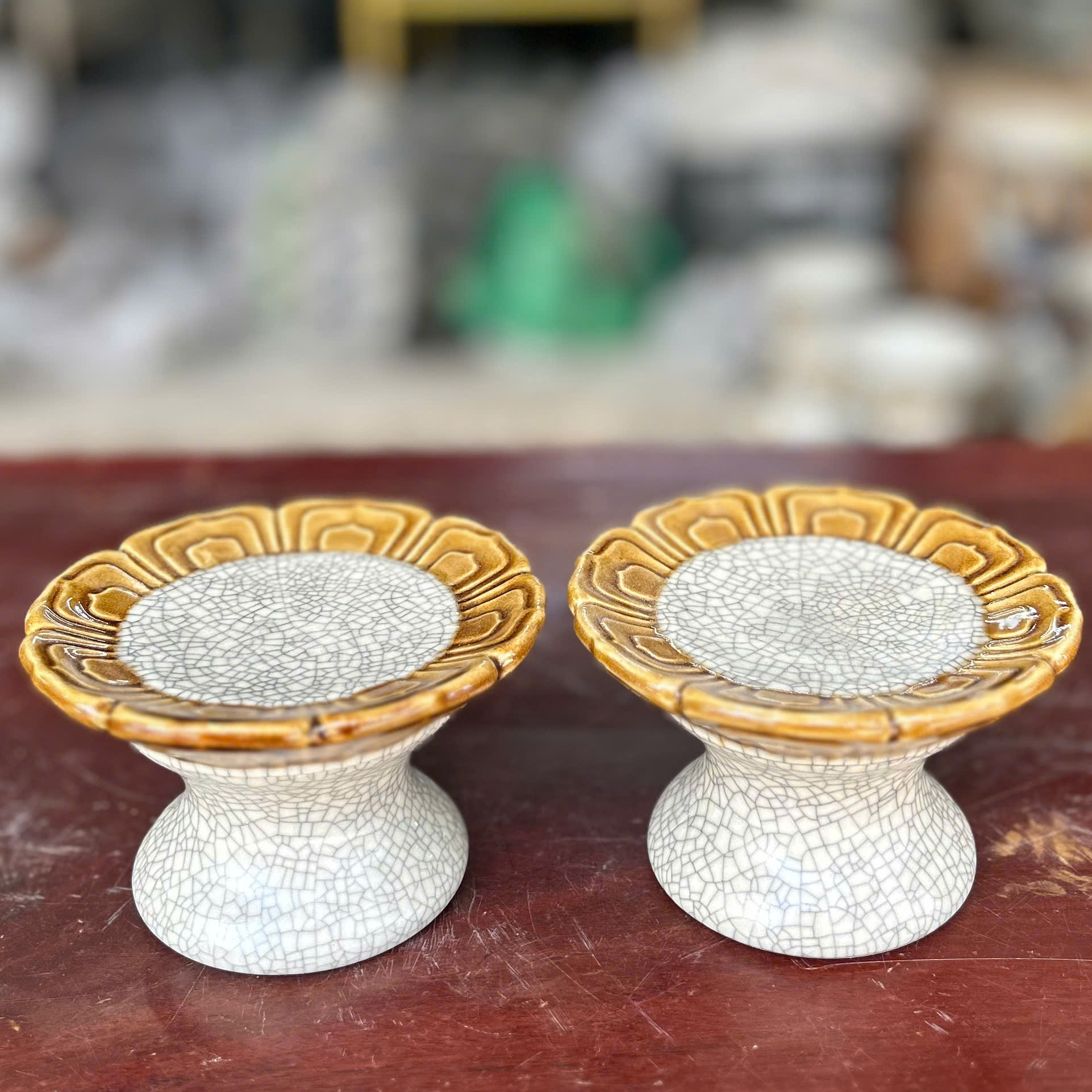 chân nến men rạn