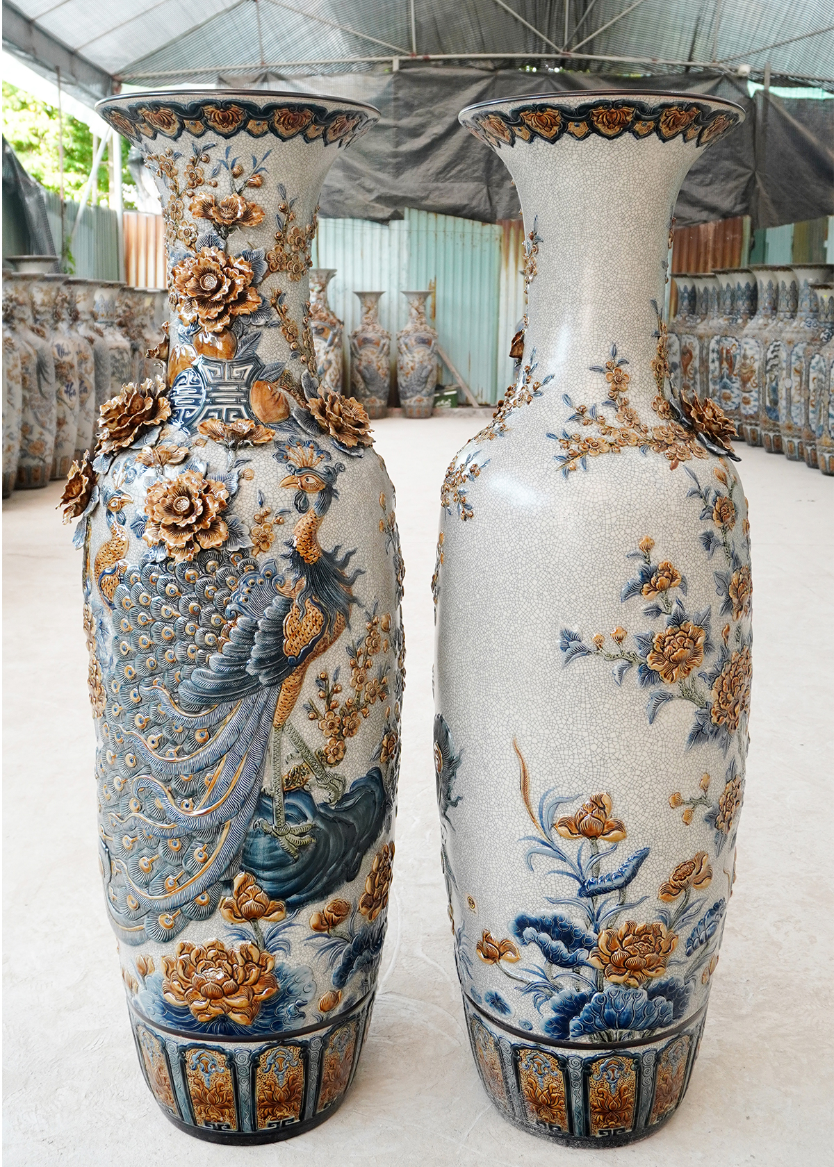 Lọ Lục Bình Công Đào Hoa Nổi Men Rạn Luc binh cong dao hoa noi1