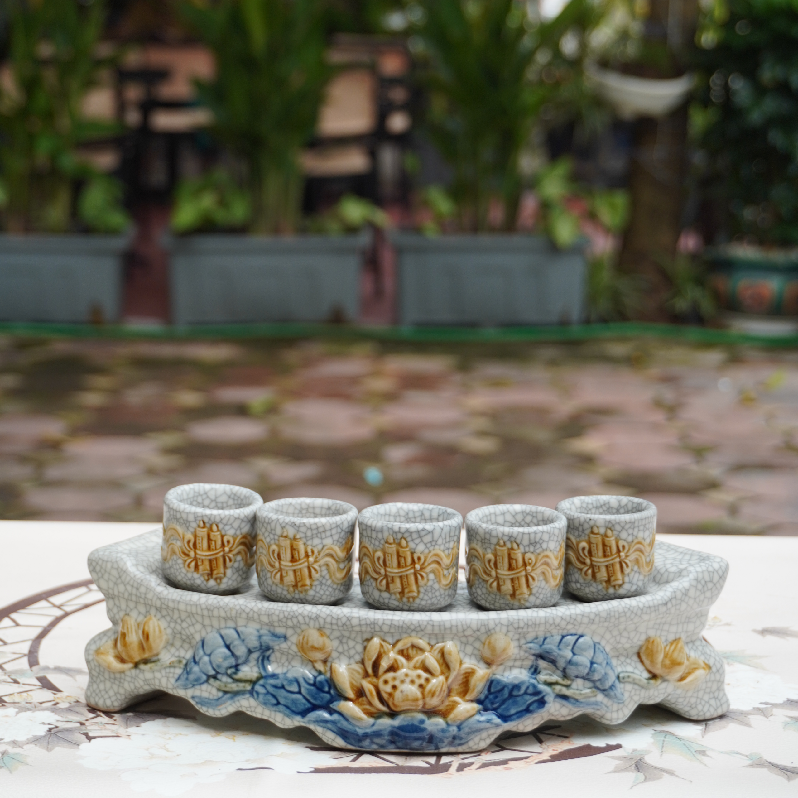 Kỷ Ngai Sen Cong Men Rạn