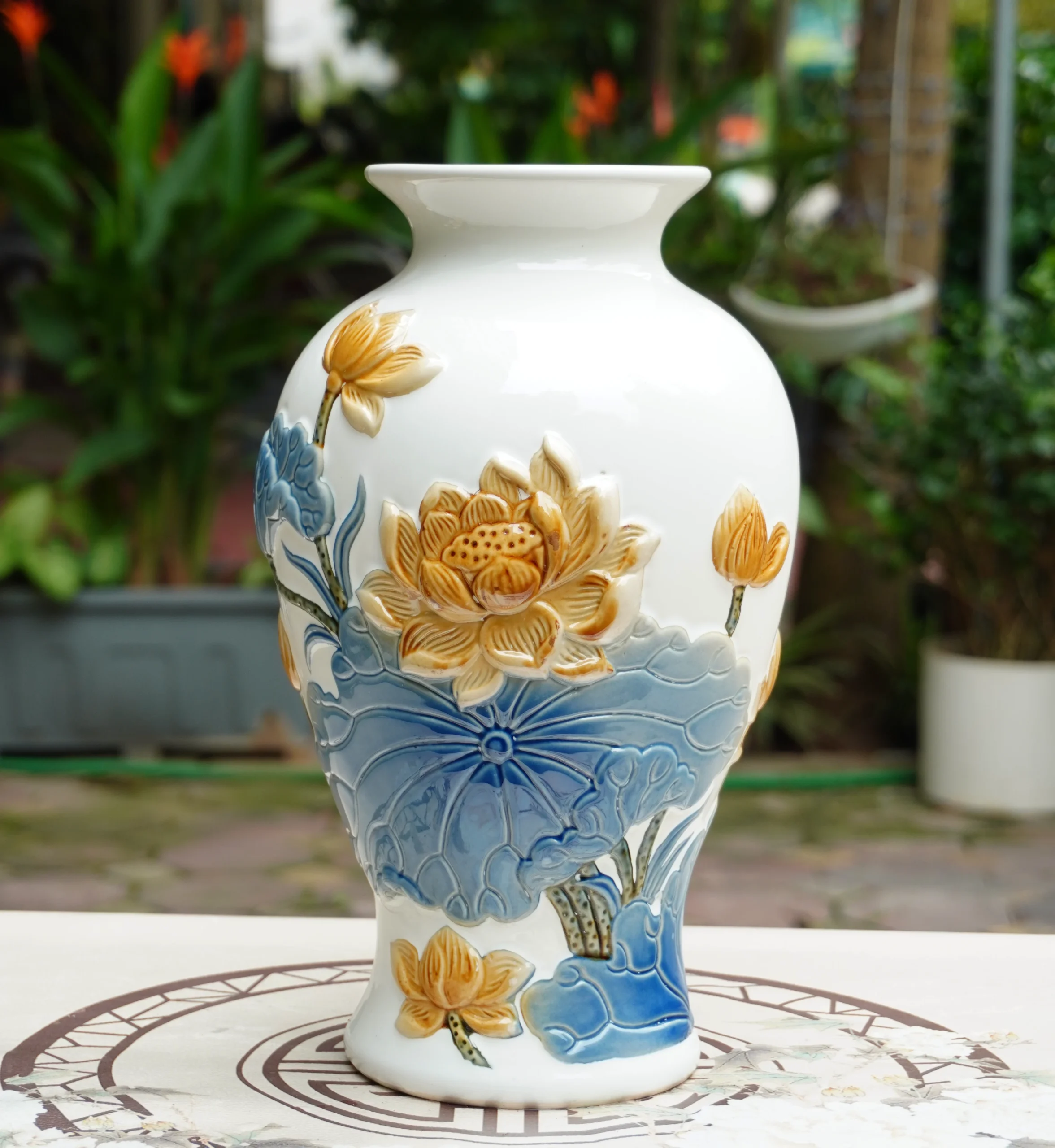 Lọ Hoa Đùi Dế Sen